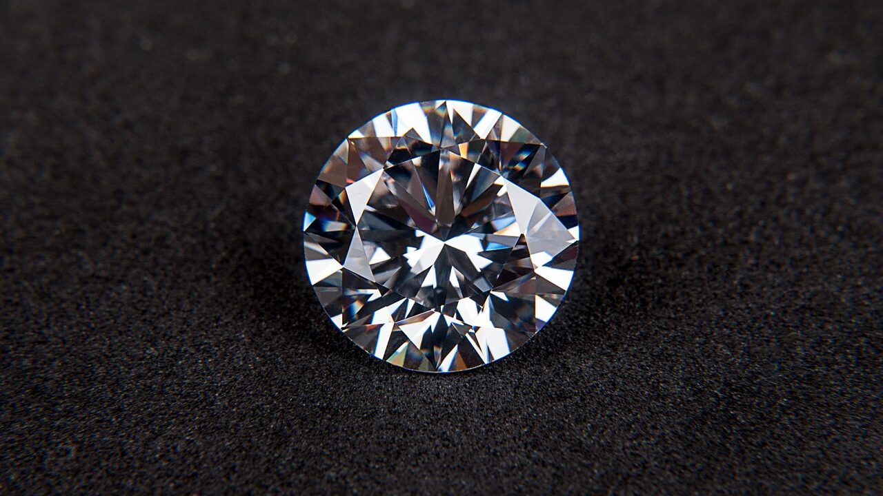 永遠の輝き…ダイヤモンドに秘められた魅力とは？｜マルカのお役立ち 